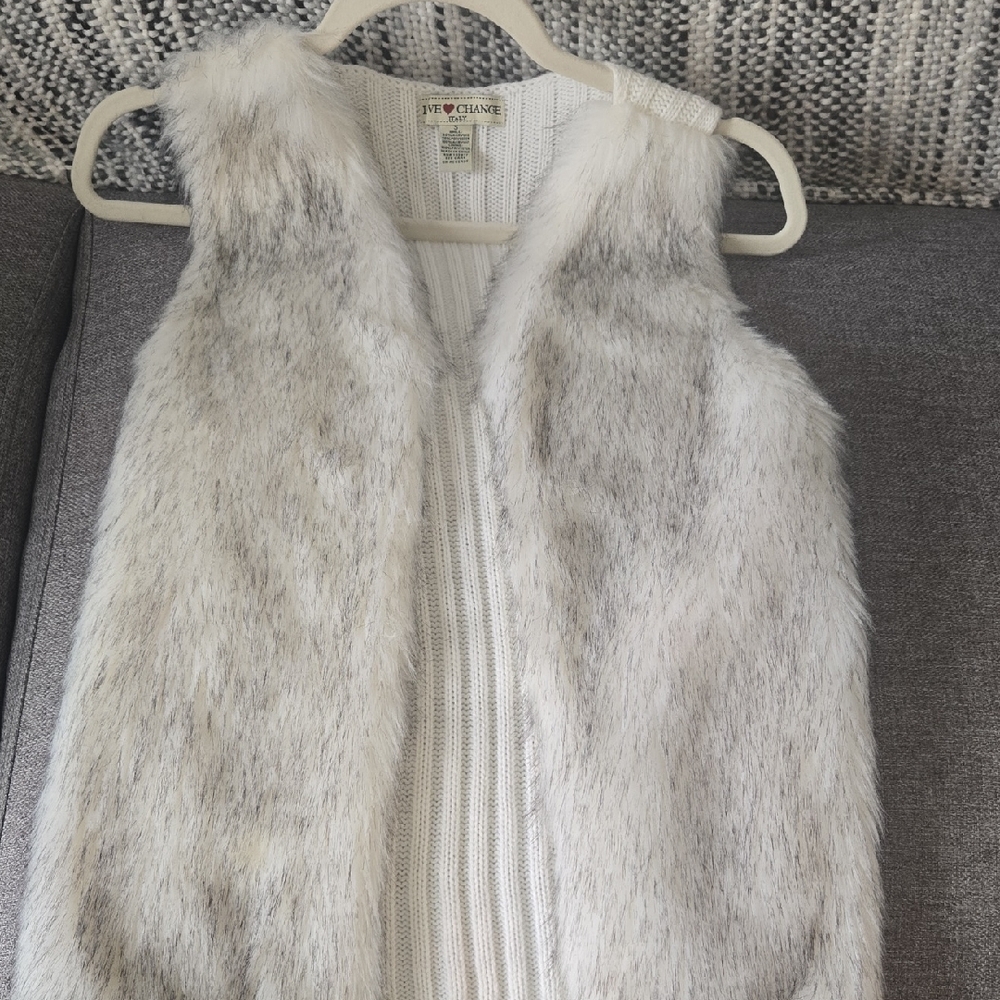 Love Change White Faux Fur Vest With Sweater Back